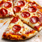 Blumenkohl-Pizza mit Pepperoni