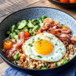 Schwedische Low Carb Pfanne mit Speck und Ei