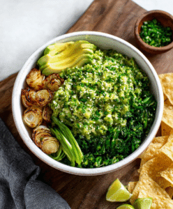 Grüne-Goddess mit Avocado