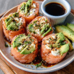 Keto Sushi mit Lachs und Avocado