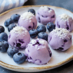 Keto Blaubeer-Creme-Pie-Fettbomben