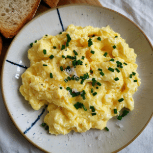 Entenfett-Rührei mit gereiftem Käse