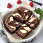 Keto Käsekuchen gefüllte Brownies