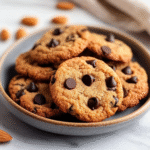 Keto Schokoladenstückchen- und Mandelmehlkekse